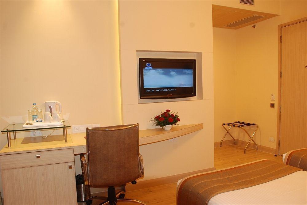 Sarovar Portico Naraina, Hotel Νέο Δελχί Εξωτερικό φωτογραφία