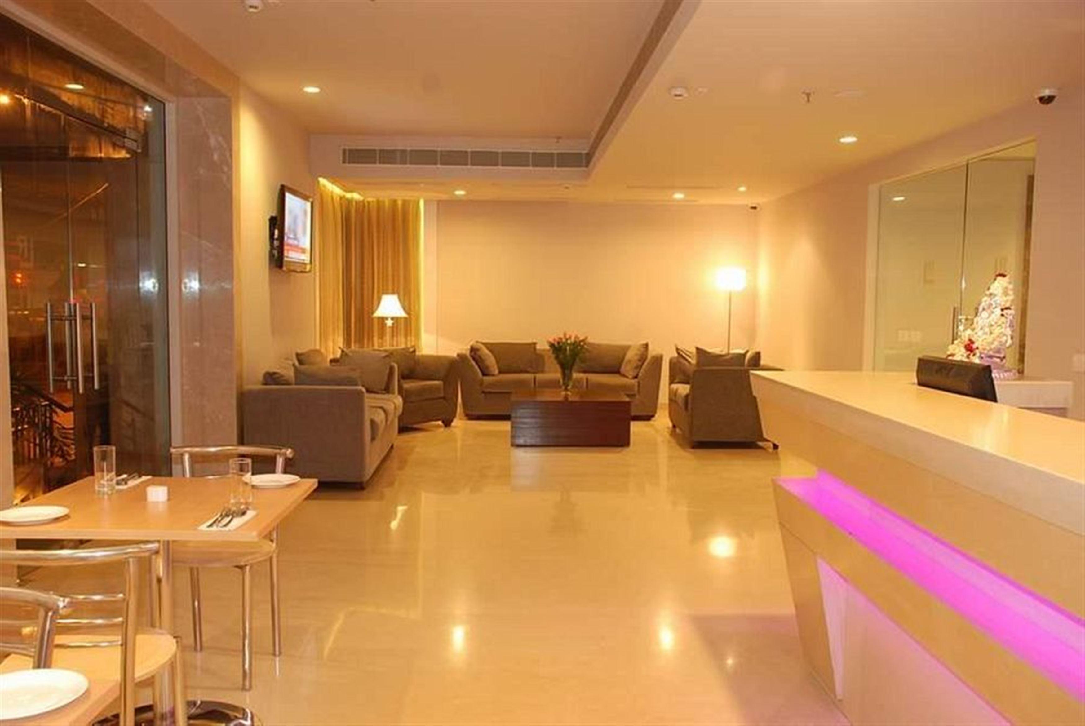 Sarovar Portico Naraina, Hotel Νέο Δελχί Εξωτερικό φωτογραφία