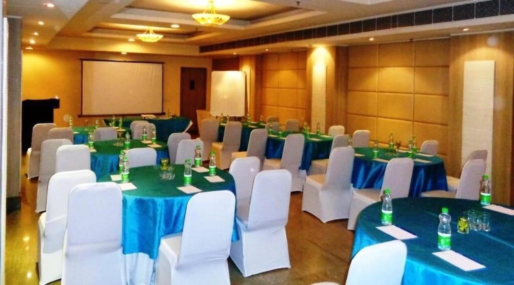Sarovar Portico Naraina, Hotel Νέο Δελχί Εξωτερικό φωτογραφία