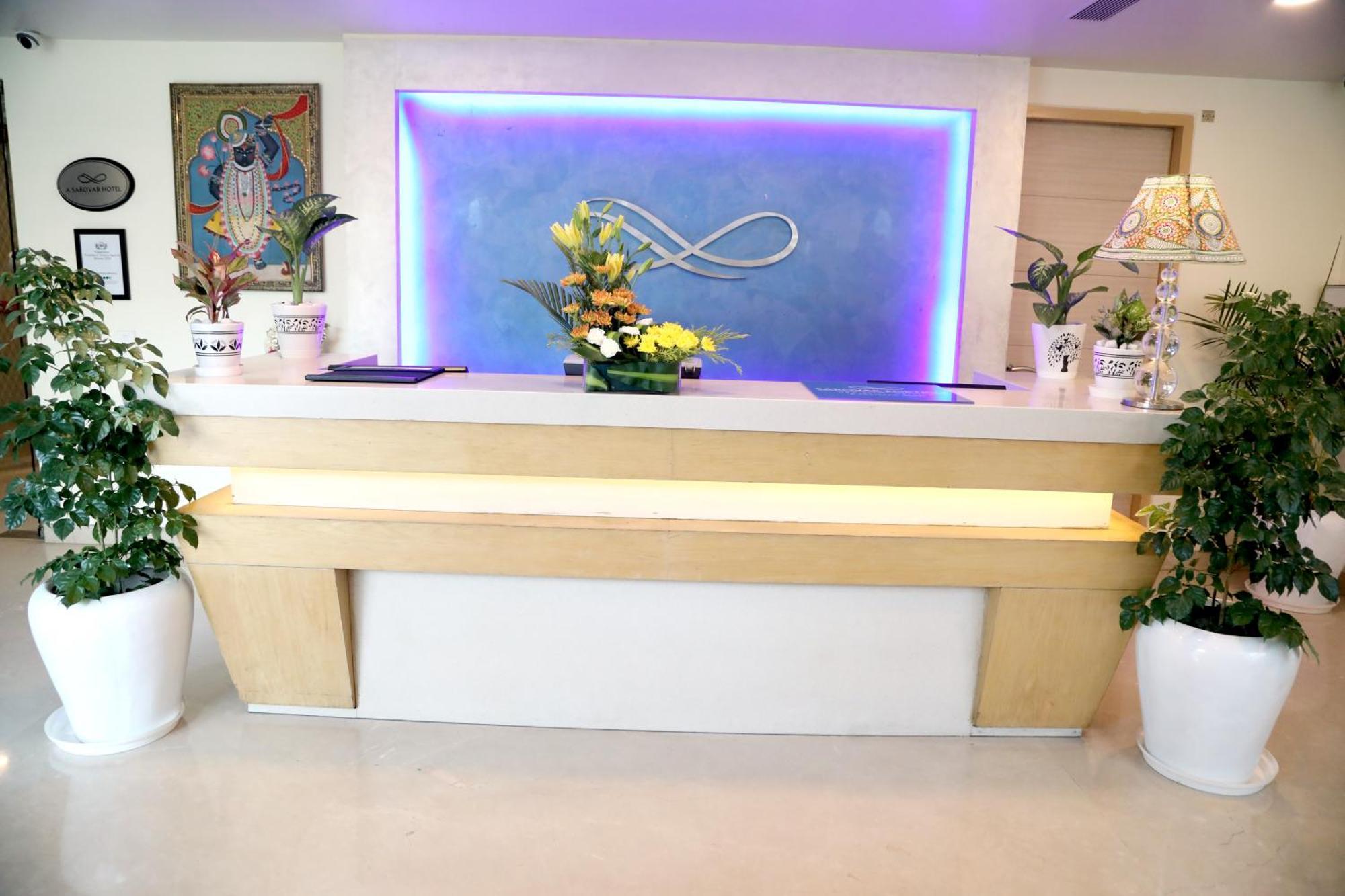 Sarovar Portico Naraina, Hotel Νέο Δελχί Εξωτερικό φωτογραφία