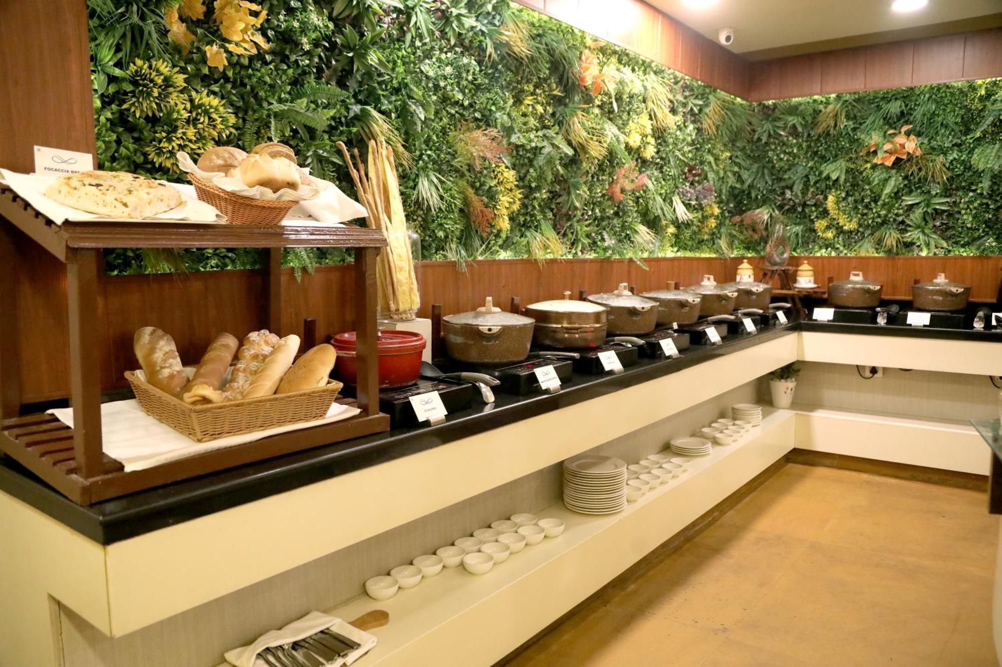 Sarovar Portico Naraina, Hotel Νέο Δελχί Εξωτερικό φωτογραφία