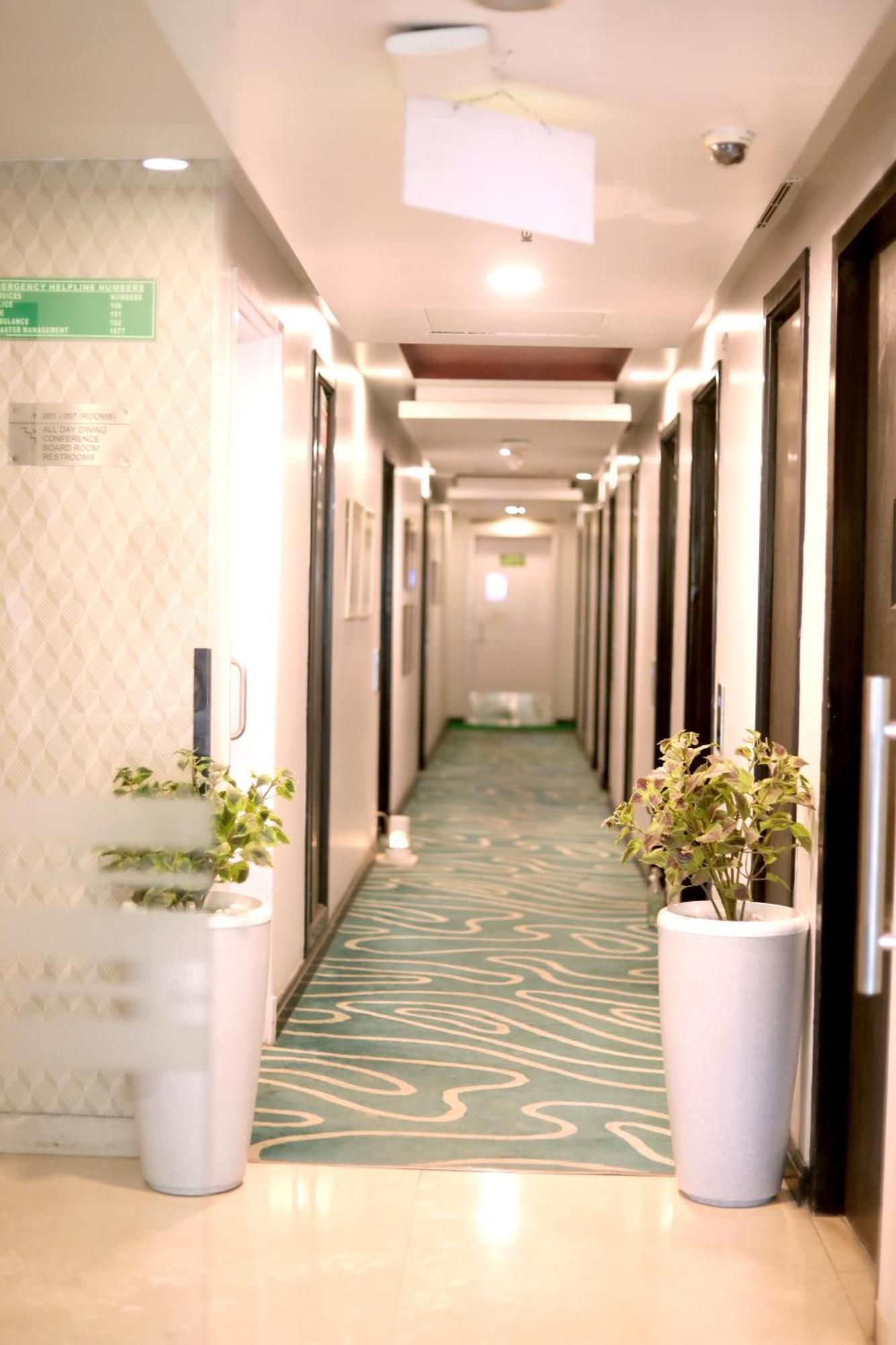 Sarovar Portico Naraina, Hotel Νέο Δελχί Εξωτερικό φωτογραφία
